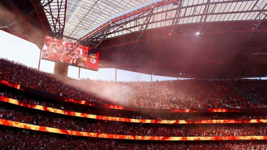 Benfica multado em mais de 6 mil euros por incidentes no dérbi frente ao Sporting